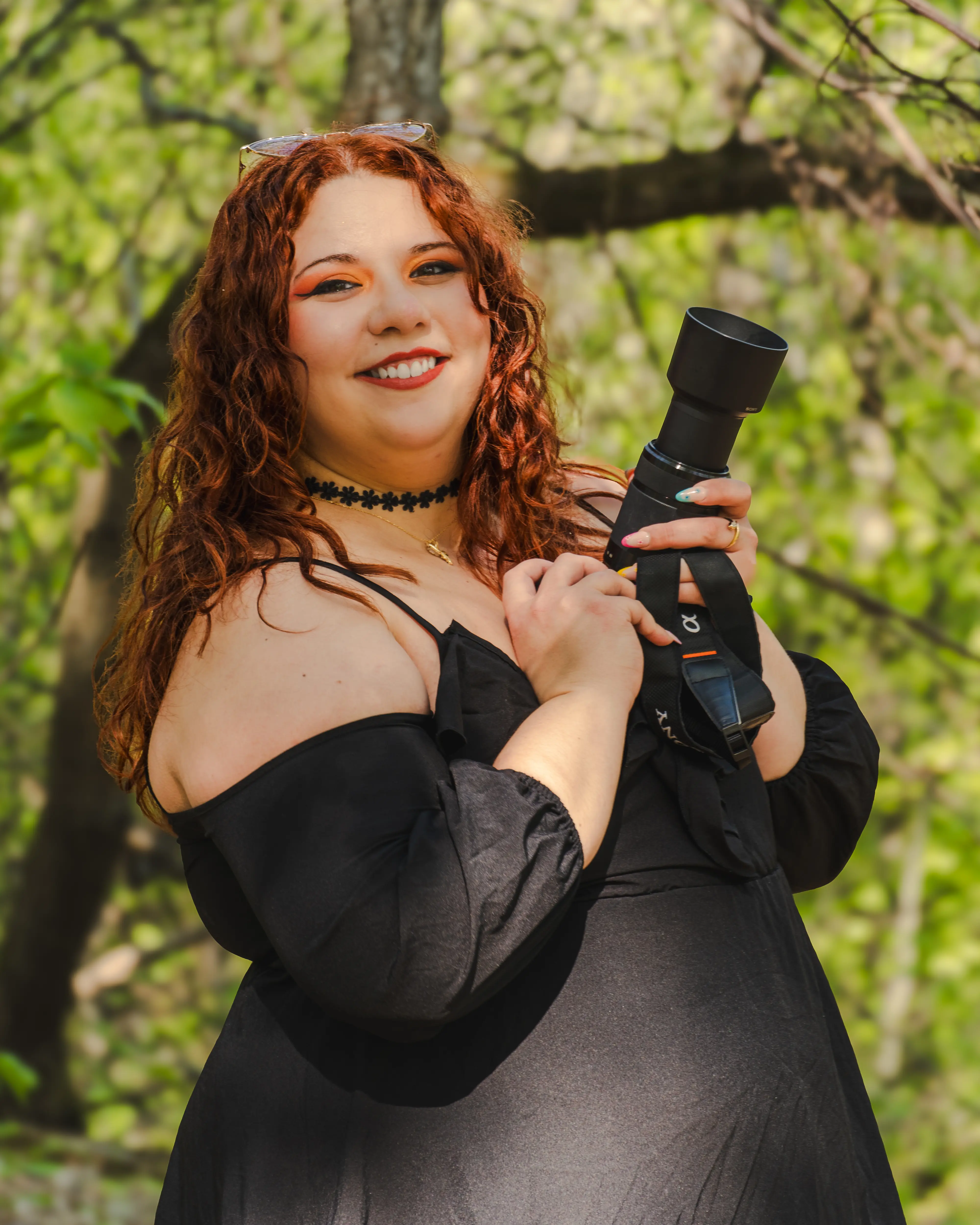 Portrait de Maëlle Vétois, graphiste freelance et photographe basée en Île-de-France