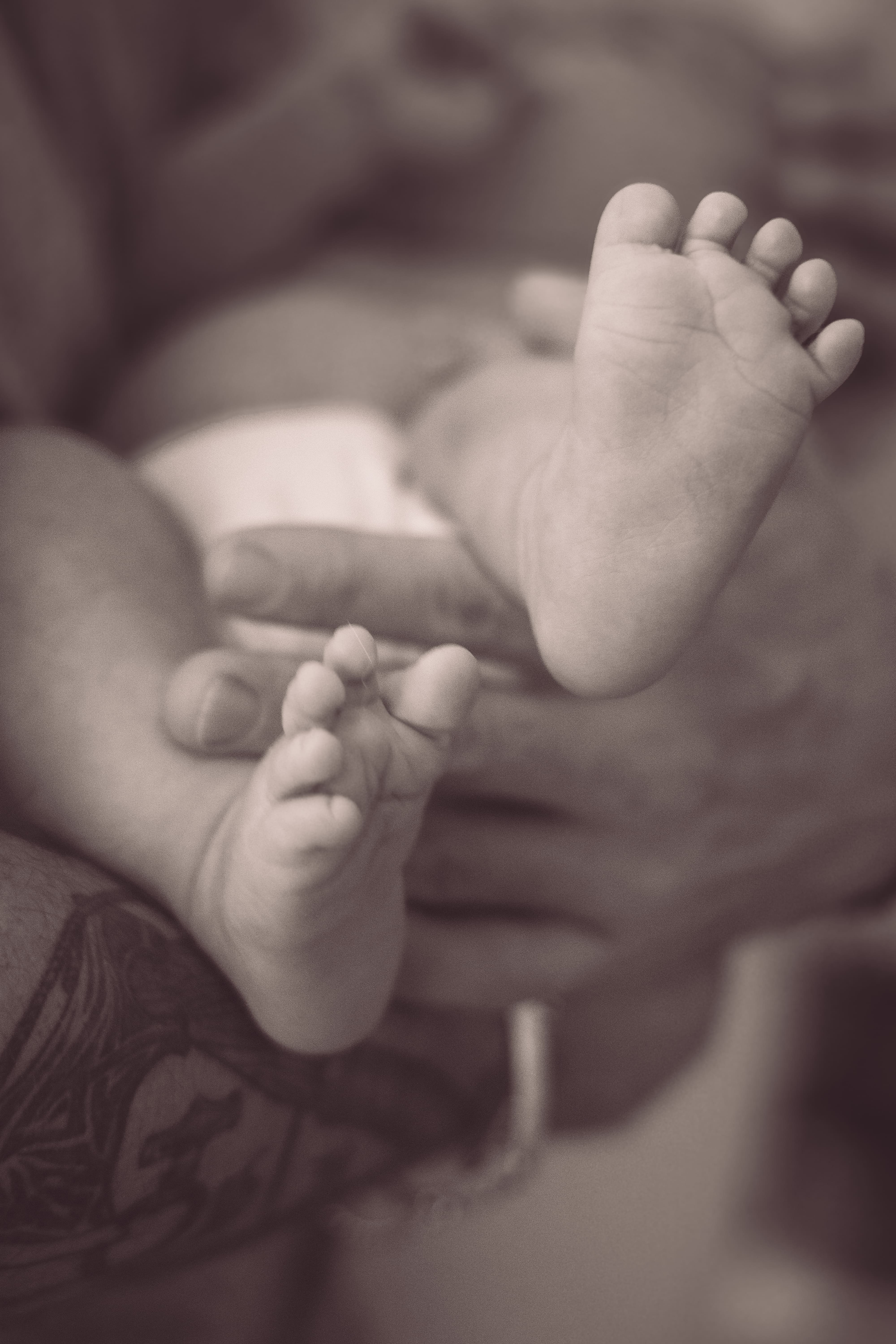 Détail nouveau-né — photographie de maternité et naissance par Maëlle Vétois